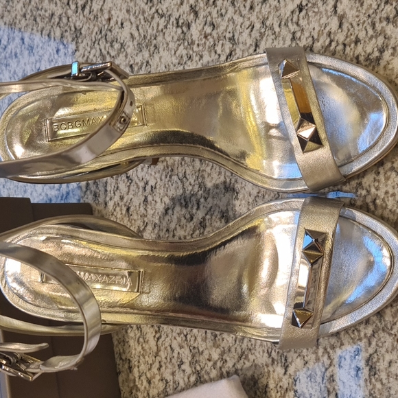 Shoes - Picture 4 of 7